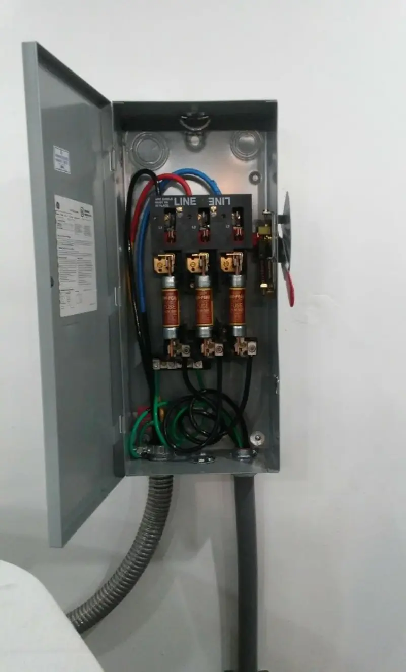 Three-phase disconnect switch installed for Smoke Detector Installation in Arkwright